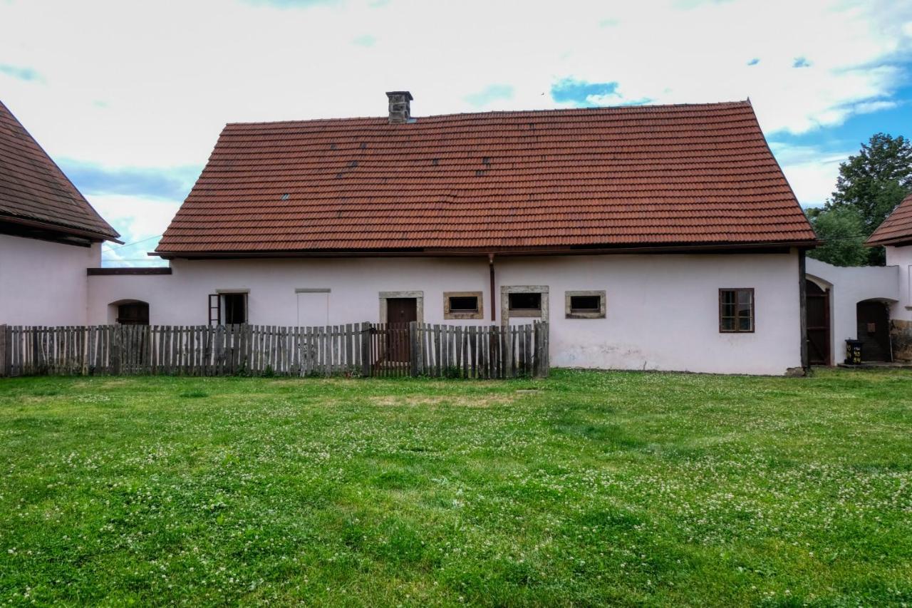 Apartmány v broumovském statku Exterior foto