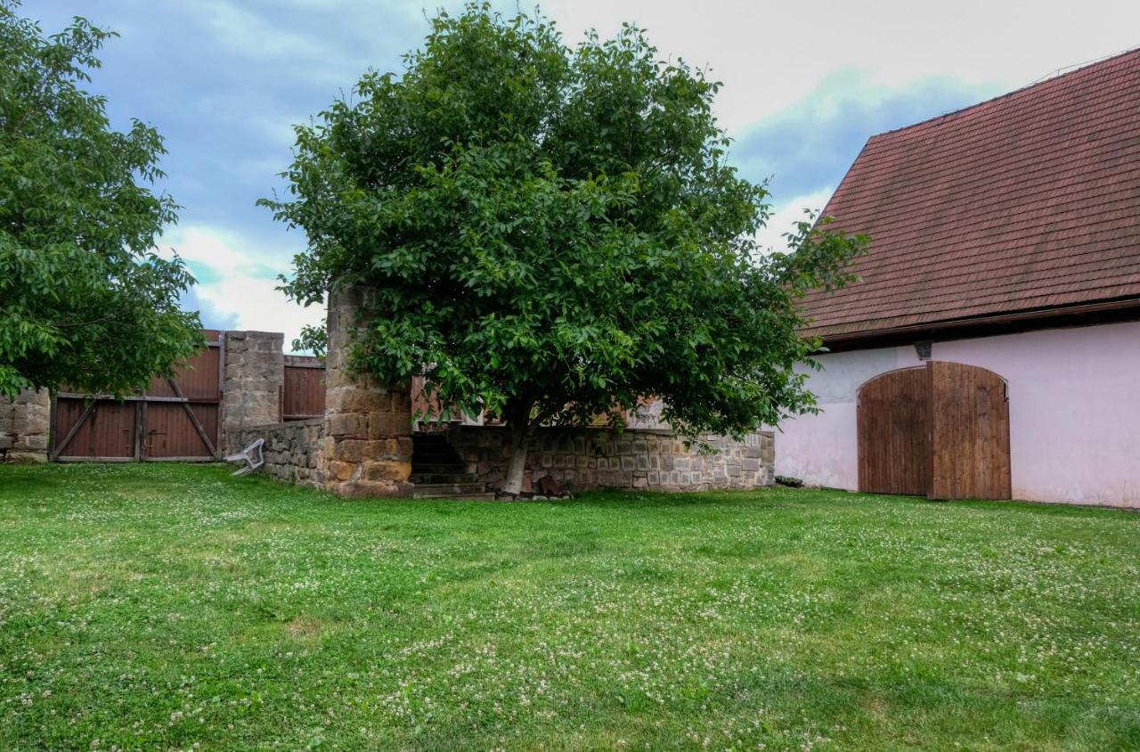 Apartmány v broumovském statku Exterior foto