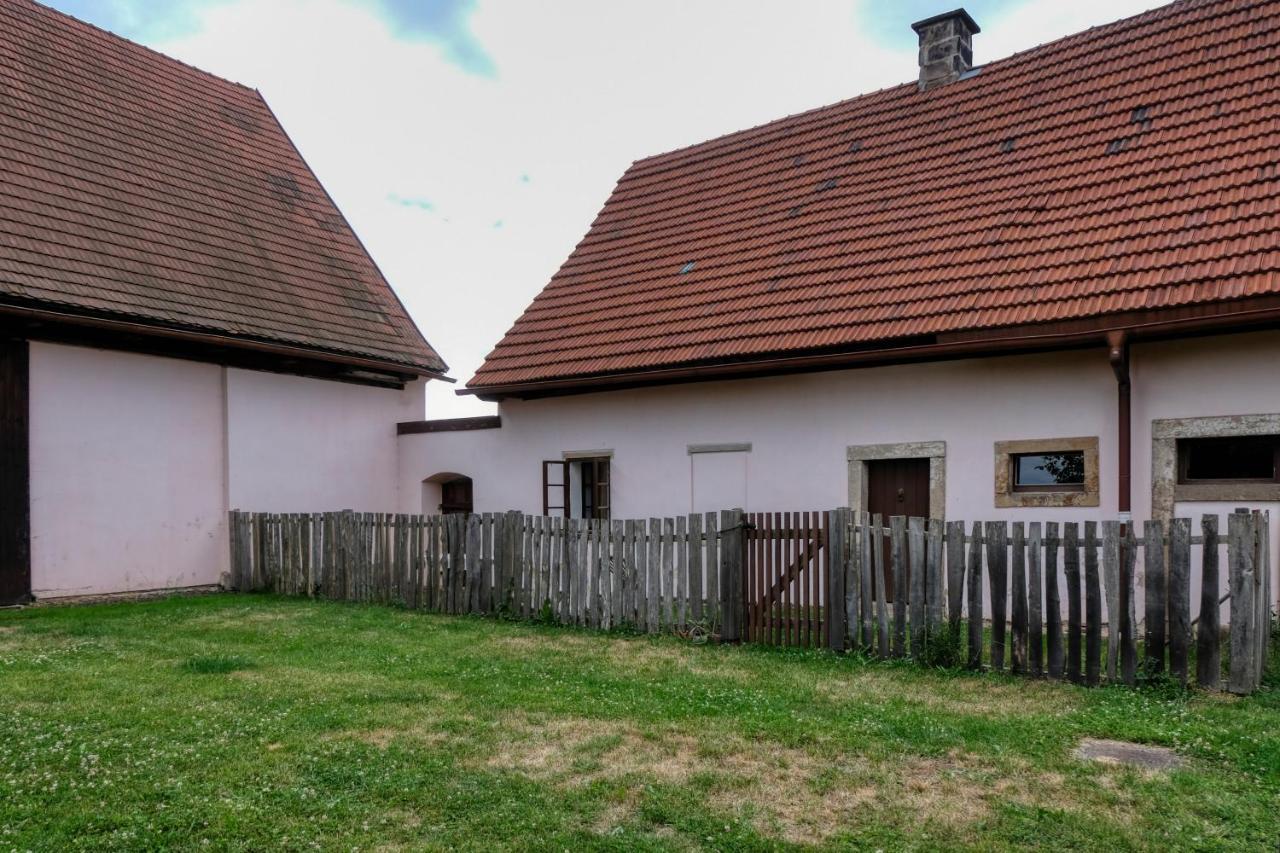 Apartmány v broumovském statku Exterior foto