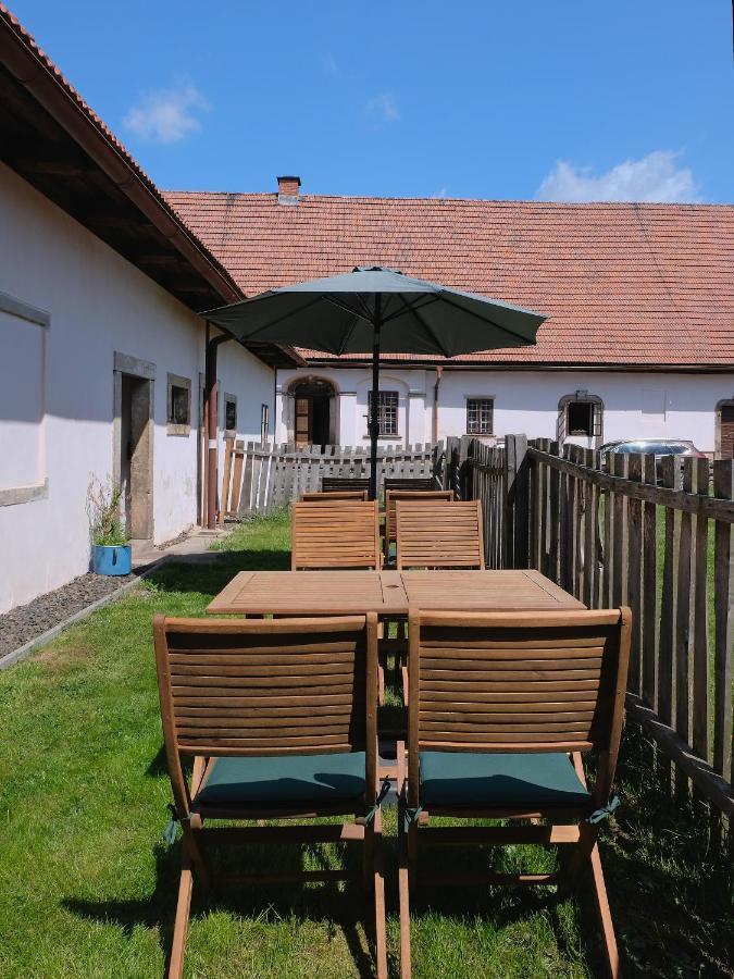 Apartmány v broumovském statku Exterior foto
